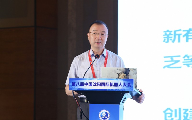 9.国度智能造作专家委员会委员郝玉成作题为《加快智能机械人高质量发展 构建智能设备现代产业系统》的宗旨演讲（2）_副本.jpg