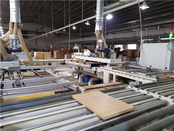 竹砧板自动加工出产线 .jpg