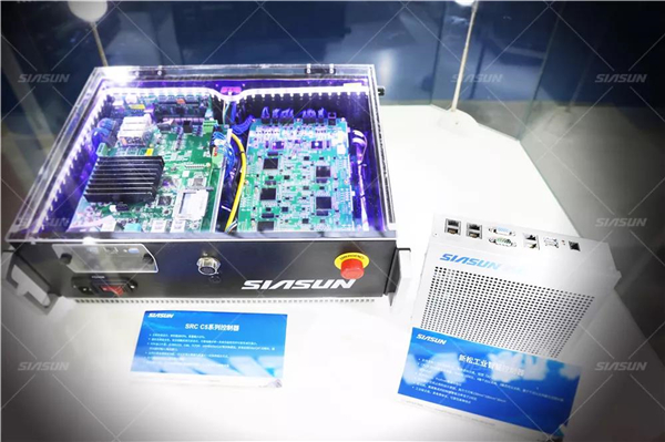 （图）SRC C5新一代机械人智能节造系统闪灼展会.jpg