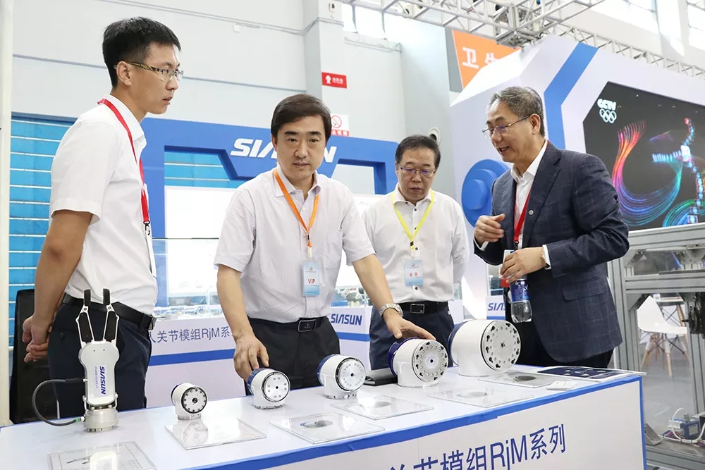 辽宁省科技厅厅长-王大南  沈阳市科技局局长-赵日刚  光临参观