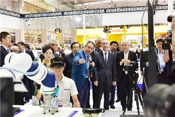 展会盛况：辅导光临 媒体采访 活动火爆