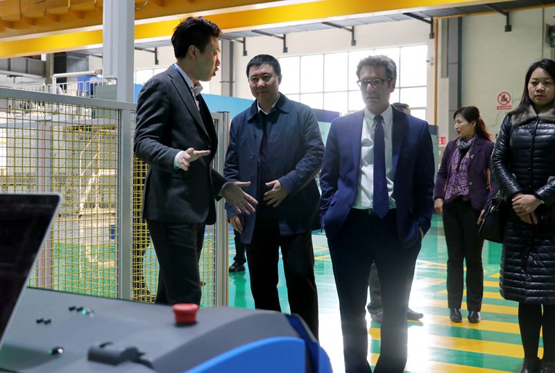 美国机械人协会会长杰弗瑞一行光临37000威尼斯参观调查