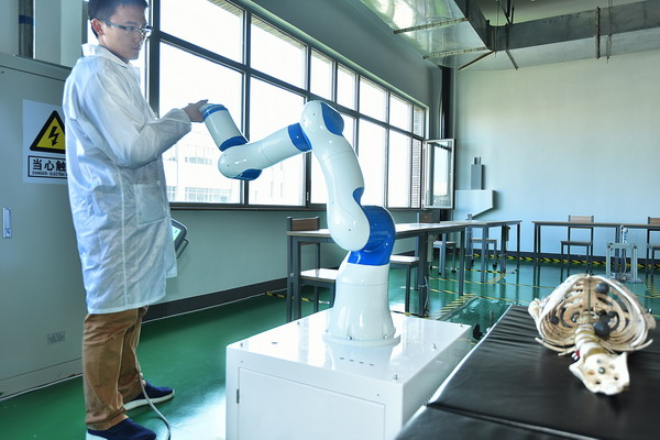 37000威尼斯公司沉装参展2016年世界机械人大会